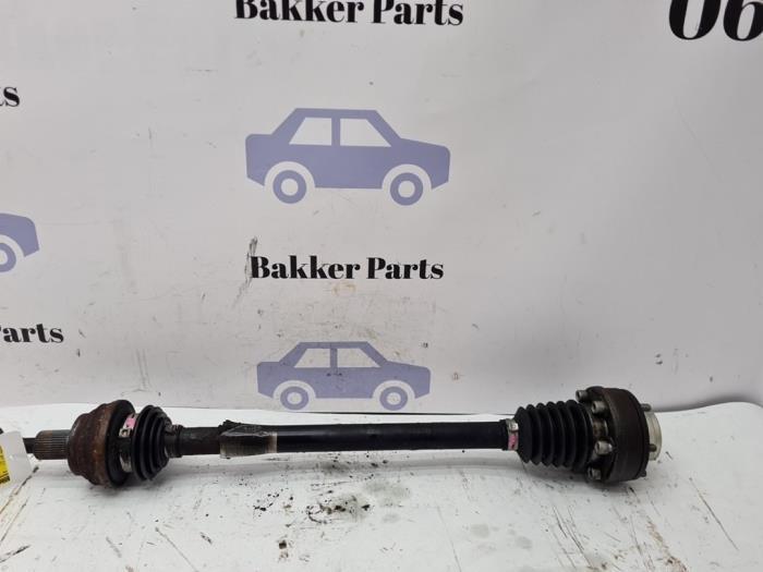 Aandrijfas links-achter van een Volkswagen Golf, Auto-onderdelen, Remmen en Aandrijving, Volkswagen, Gebruikt, 3 maanden garantie