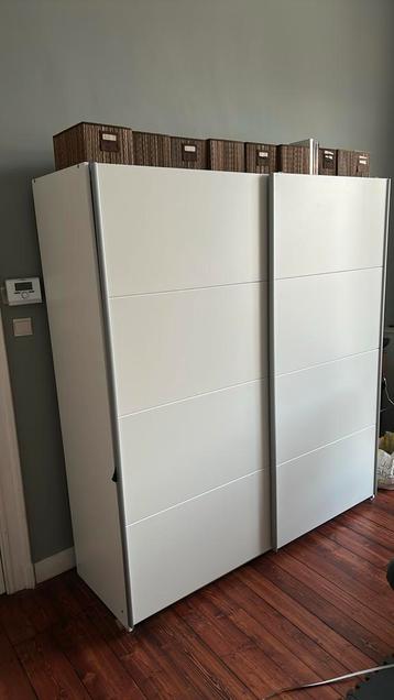 2 Kleerkasten beschikbaar voor biedingen