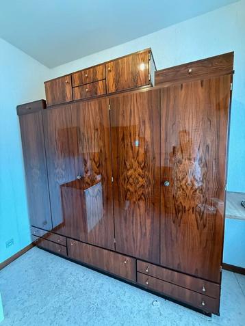 Grote vintage wandkast / retro slaapkamerkast jaren ’60-’70  beschikbaar voor biedingen