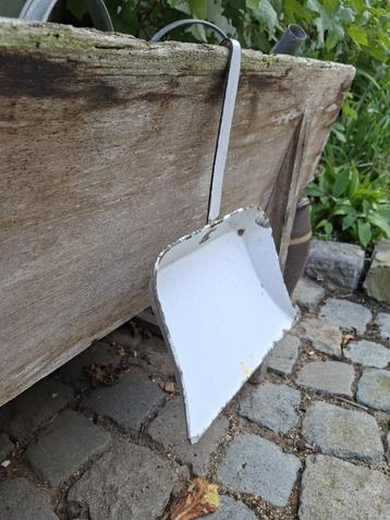 oud groot email vuinisblik, jaren 1940-50 beschikbaar voor biedingen