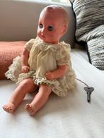 Antieke pop met werkend opwindmechanisme, Enlèvement