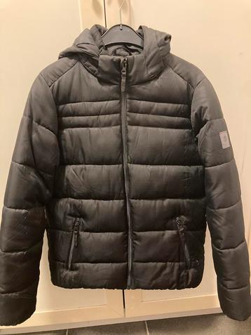 Veste noire hiver Kilmanock avec capuche T176 / S disponible aux enchères