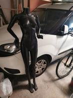 Mannequin femme, Enlèvement