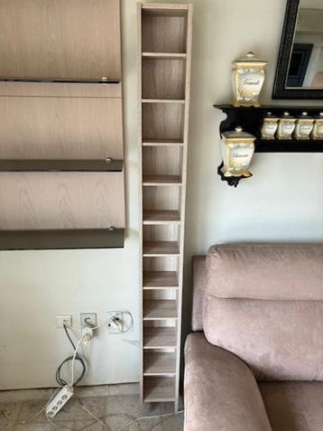 boekenrek beschikbaar voor biedingen