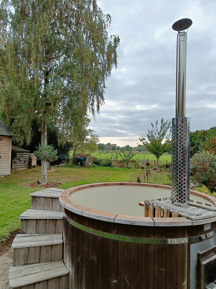 Hottub houtgestookt, Tuin en Terras, Bubbelbaden en Hottubs, Gebruikt, Vast, Filter, Trap, Ophalen