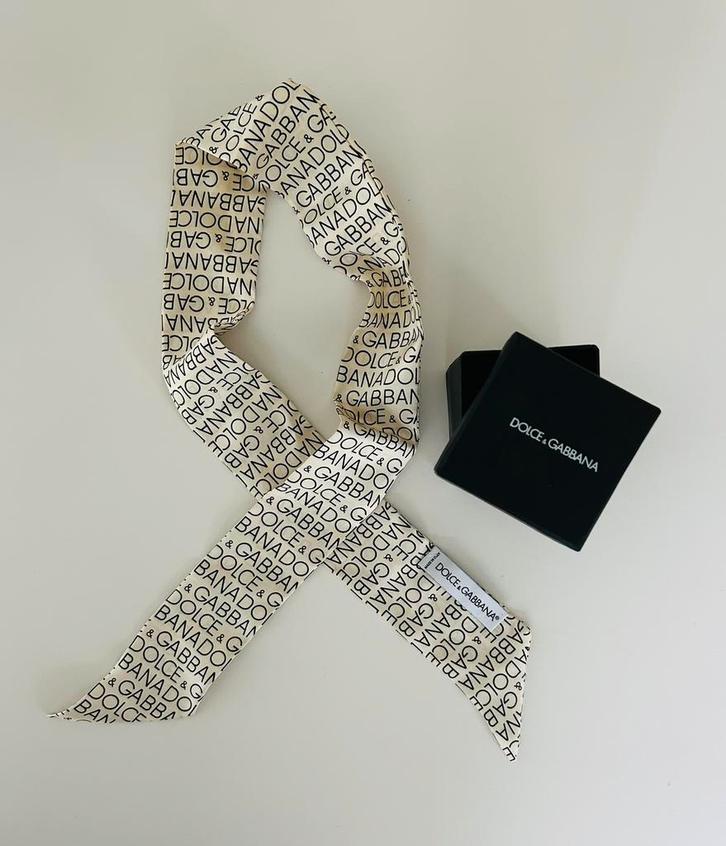 Foulard élégant, Dolce & Gabbana., Vêtements | Femmes, Bonnets, Écharpes & Gants, Comme neuf, Enlèvement ou Envoi