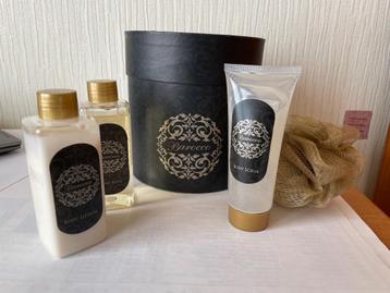 Geschenkdoos + verzorgingsproducten  beschikbaar voor biedingen