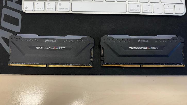 DDR 4 VENGEANCE PRO RGB - 32 Gb, Computers en Software, RAM geheugen, Zo goed als nieuw, 32 GB, DDR4, Ophalen of Verzenden