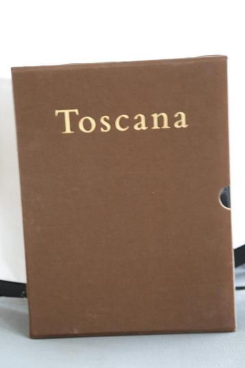 Box met 4 fotoboeken over Toscane beschikbaar voor biedingen