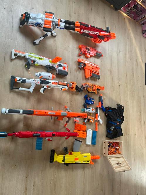 Lot nerf geweren 14stuks met extra laders vest en pijltjes, Enfants & Bébés, Jouets | Extérieur | Jeu d'action, Comme neuf, Enlèvement ou Envoi