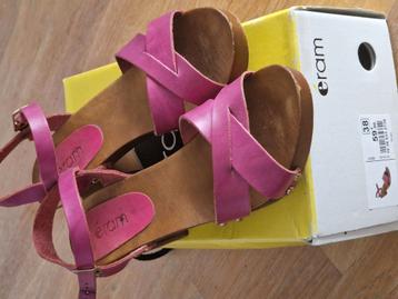 Sandalen fuchsia als nieuw, maat 38 beschikbaar voor biedingen