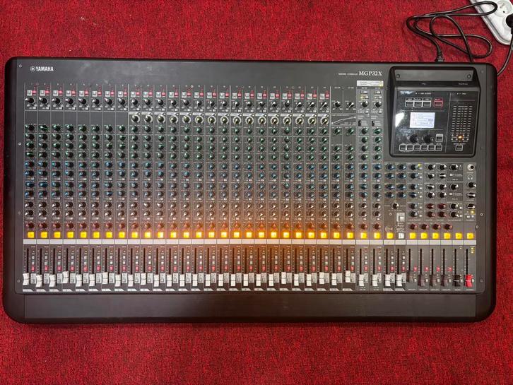 Table de mixage Yamaha MGP32X – 32 canaux – Excellent état, Musique & Instruments, Tables de mixage, Utilisé, Enlèvement