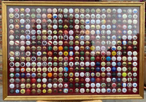 kader met 384  champagnecapsules, nieuw, muselets, Verzamelen, Complete verzamelingen en Collecties, Ophalen