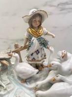 Groupe en porcelaine allemande – Fillette aux oies, Enlèvement ou Envoi
