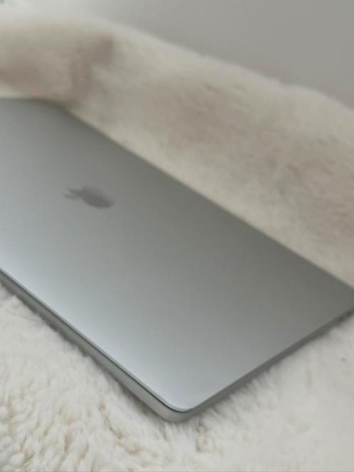 Apple Macbook Pro 16 inch i9 2019, Computers en Software, Apple Macbooks, Zo goed als nieuw, MacBook Pro, 16 inch, 2 tot 3 Ghz