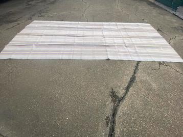 Te koop : twee geweven en gekleurde tentzeilen beschikbaar voor biedingen