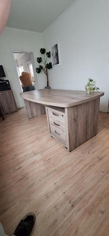 Complete set kantoormeubelen – bureau + kasten in houtlook – beschikbaar voor biedingen