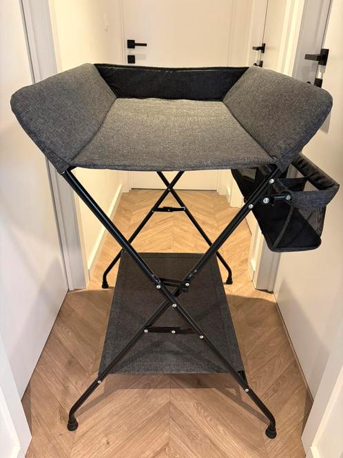 Gemakkelijke opvouwbare luiertafel VidaXL, Kinderen en Baby's, Badjes en Verzorging, Zo goed als nieuw, Ophalen
