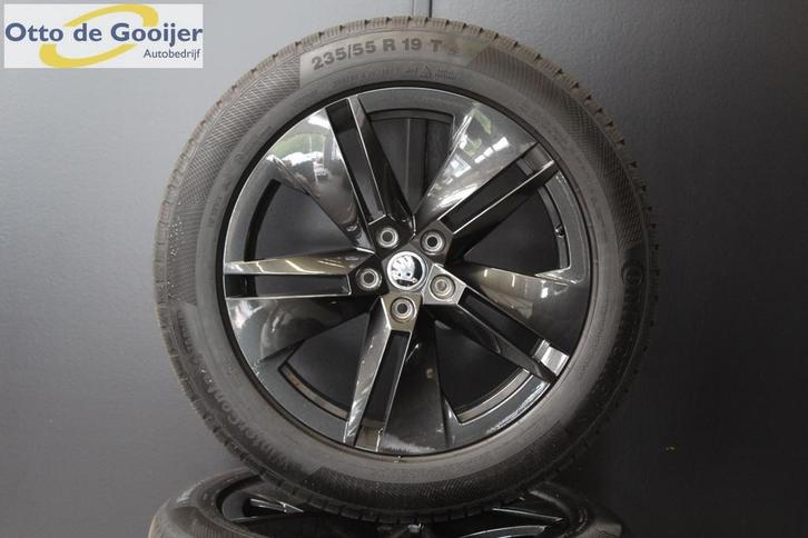 Originele Skoda Enyaq Winterbanden 235/55R19, Auto-onderdelen, Banden en Velgen, Banden en Velgen, Winterbanden, 19 inch, 235 mm