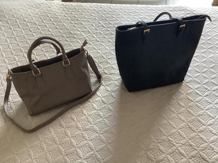 2 dames tassen samen 10 euro of per stuk 7,50 euro, Handtassen en Accessoires, Tassen | Damestassen, Zo goed als nieuw, Zwart