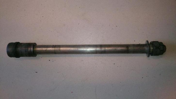 Kawasaki Z305 vooras KZ305CSR voor as KZ305 z305 wielas wiel, Motoren, Onderdelen | Kawasaki, Gebruikt, Ophalen of Verzenden