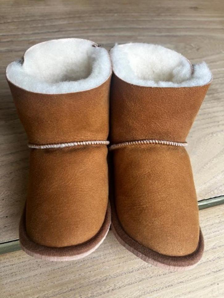 Wollen pantoffeltjes NIEUW, Kinderen en Baby's, Babykleding | Schoentjes en Sokjes, Nieuw, Jongetje of Meisje, Laarsjes, Ophalen