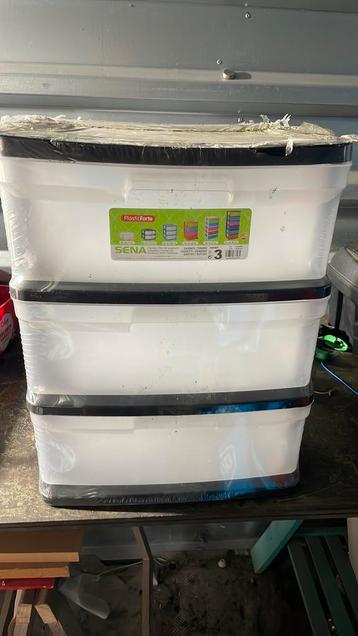 Ladenblok plastic beschikbaar voor biedingen