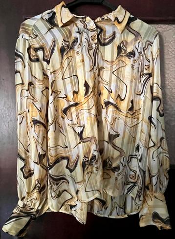 Chemise jaune dorée beschikbaar voor biedingen