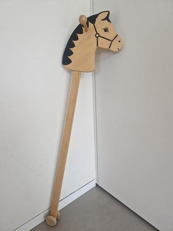 Houten stokpaard beschikbaar voor biedingen