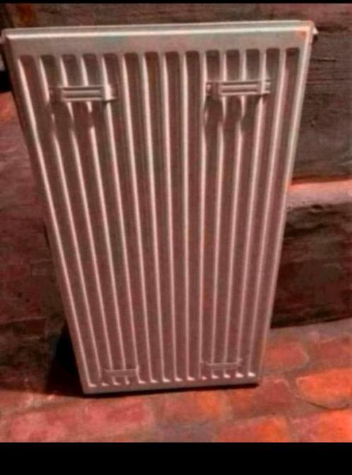 2 radiatoren, Doe-het-zelf en Bouw, Verwarming en Radiatoren, Zo goed als nieuw, Ophalen