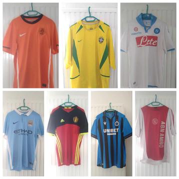 Lot de 7 maillots de football