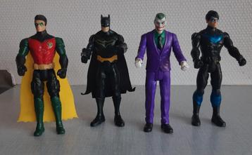 DC Comics 4 figuren  Batman , robin ( beiden met cape) 1 jok beschikbaar voor biedingen