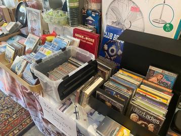 Au moins 400 CD, Divers, Enlèvement ou Envoi, Comme neuf