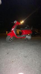 Vespa lx 50 2takt rood alle papiers zijn er 1/2, Fietsen en Brommers, Scooters | Vespa, Ophalen, Tweetakt, 50 cc, Vespa LX