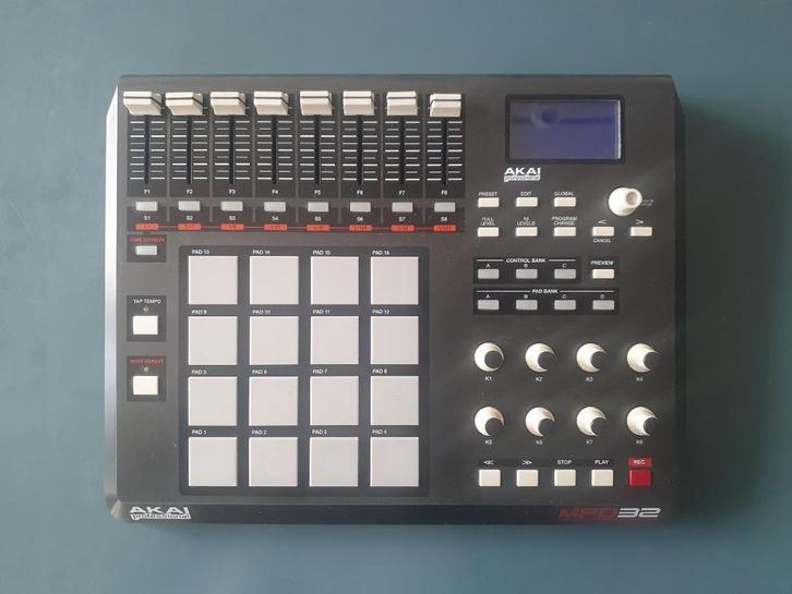 Akaï MPD 32, Musique & Instruments, Équipement Midi, Utilisé, Enlèvement