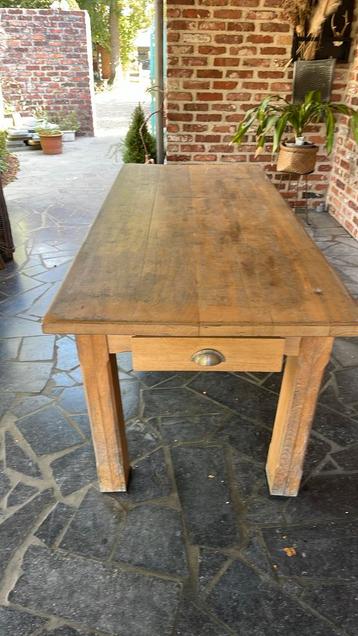 Tafel uit vol beukenhout beschikbaar voor biedingen