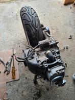 Moteur Kymco 50cc avec une bonne compression et un pneu arri, Vélos & Vélomoteurs, Enlèvement ou Envoi
