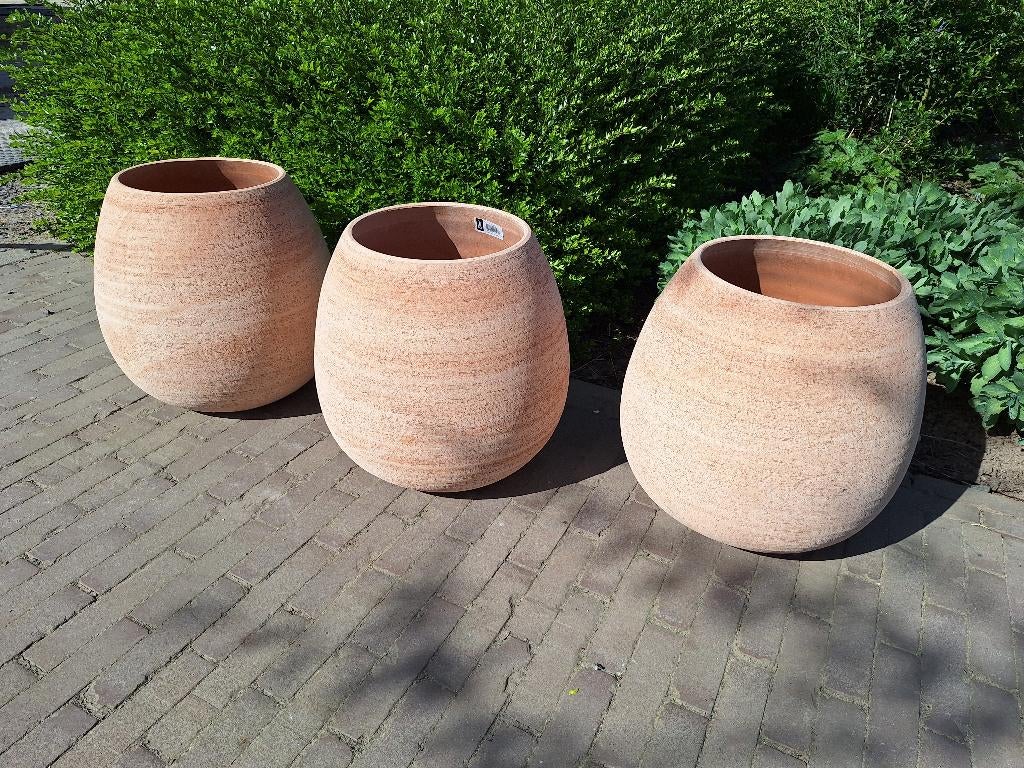 Nieuwe stenen bloempotten (3 stuks), Tuin en Terras, Bloempotten, Ophalen, Rond, Nieuw, Balkon