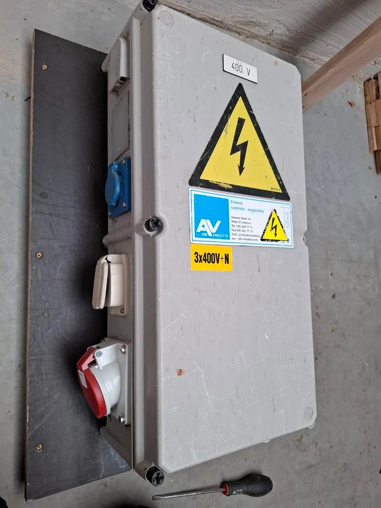 Werfkast, Doe-het-zelf en Bouw, Elektriciteit en Kabels, Ophalen, Gebruikt, Stopcontact