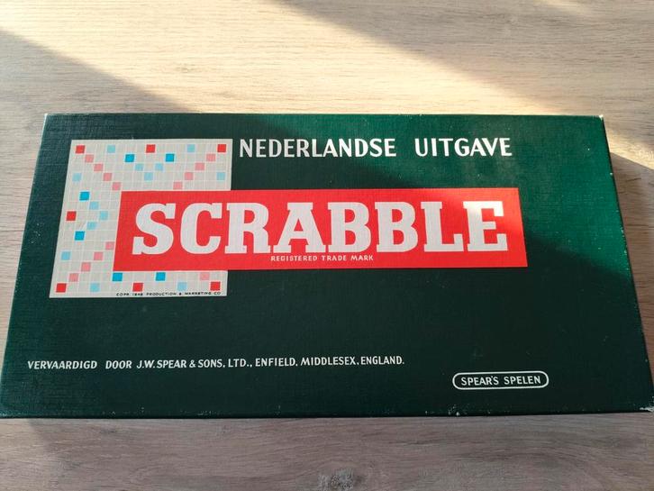Scrabble, Hobby en Vrije tijd, Gezelschapsspellen | Bordspellen, Zo goed als nieuw, Drie of vier spelers, Ophalen