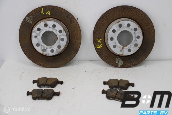 Set schijven + blokken achterzijde VW Golf 7 1K0615601AA, Gebruikt