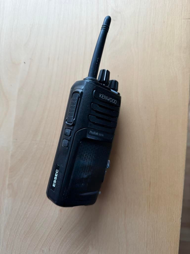 Kenwood TK-3701D, Met broekklem, Ophalen of Verzenden, Zo goed als nieuw, Portofoon of Walkie-talkie