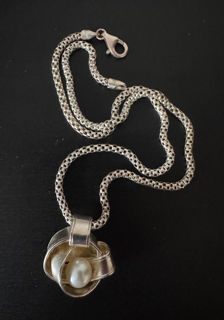 Pendentif et Chaine en Argent Massif et Perle de Culture, Bijoux, Sacs & Beauté, Bijoux anciens, Pendentif, Argent, Enlèvement ou Envoi