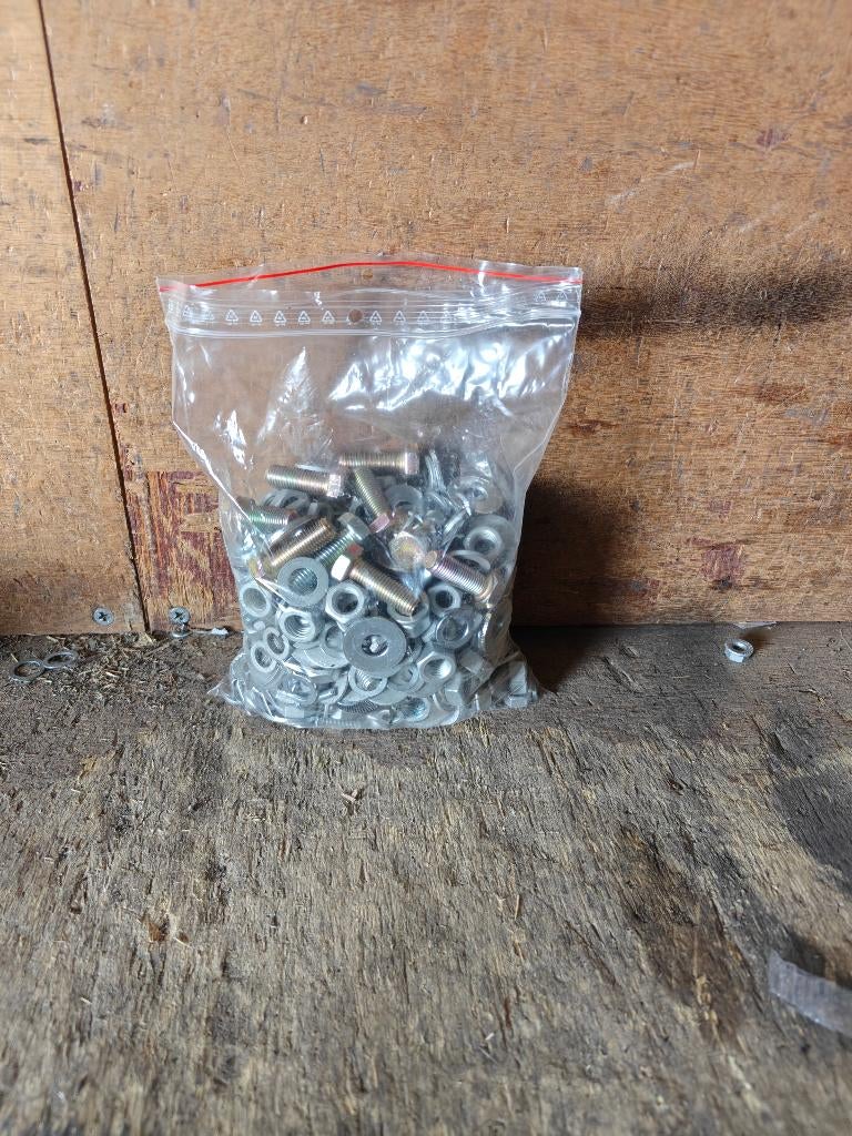 Bouten+moeren, Bricolage & Construction, Quincaillerie & Fixations, Enlèvement, Neuf, Boulons ou Écrous