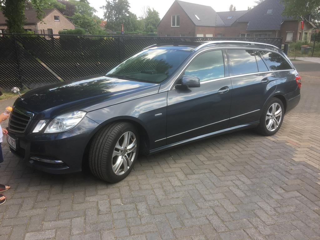 E 250, Autos, Mercedes-Benz, Argent ou Gris, Achat, 6 portes, Carnet d'entretien