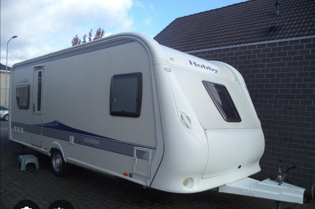 Zeer nette en onderhouden hobby 560., Caravanes & Camping, Caravanes, Particulier, jusqu'à 4, 1500 - 2000 kg, Banquette en rond