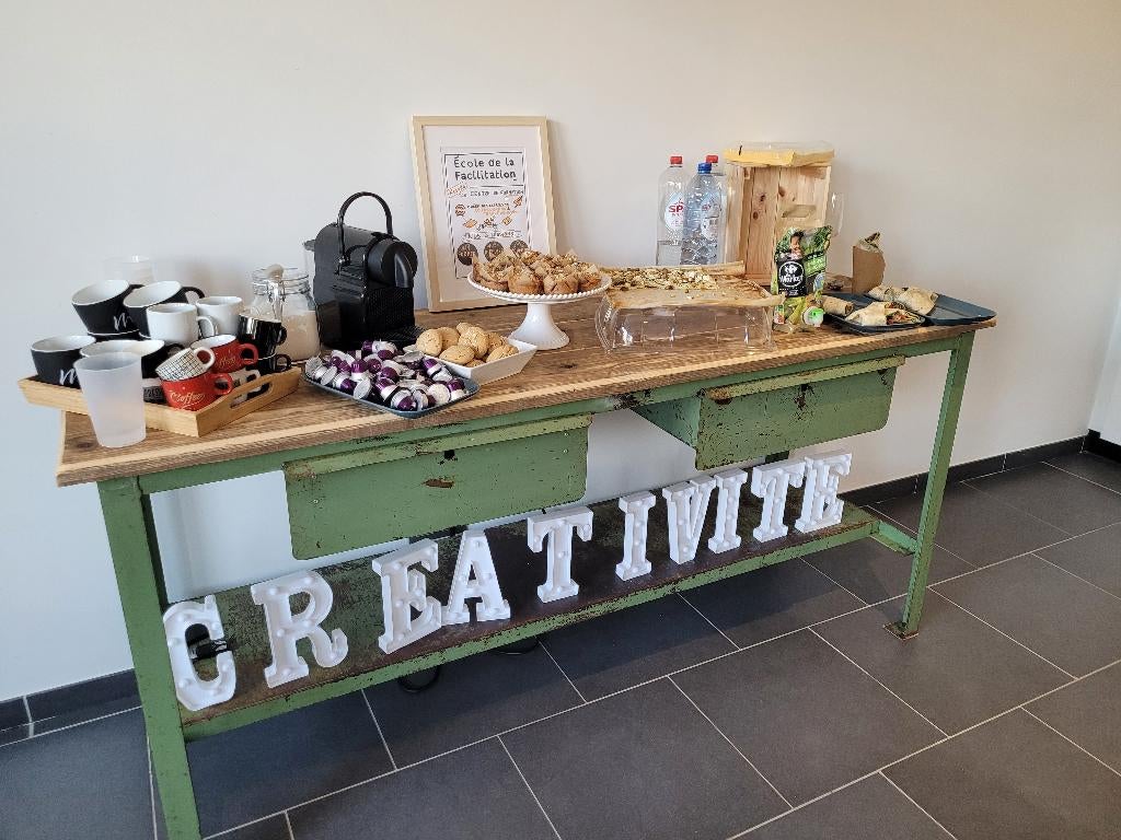 Magnifique buffet vintage industriel, Maison & Meubles, Armoires | Buffets, Enlèvement, Utilisé