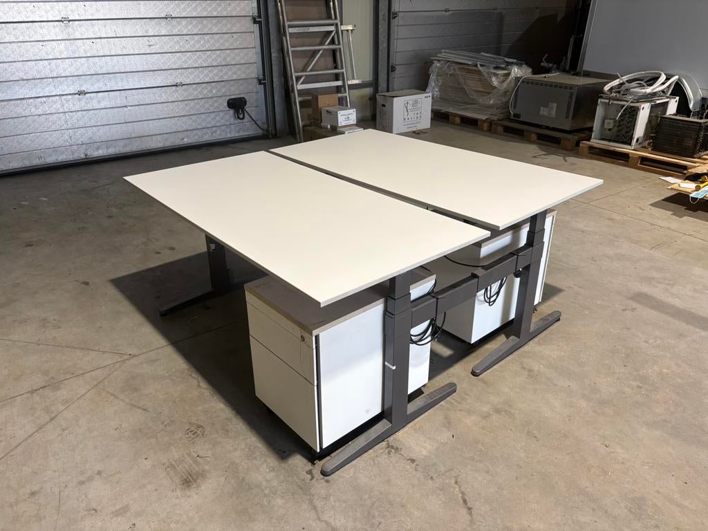 Bureau elektrisch verstelbaar in hoogte met kastjes, Ophalen, Zo goed als nieuw