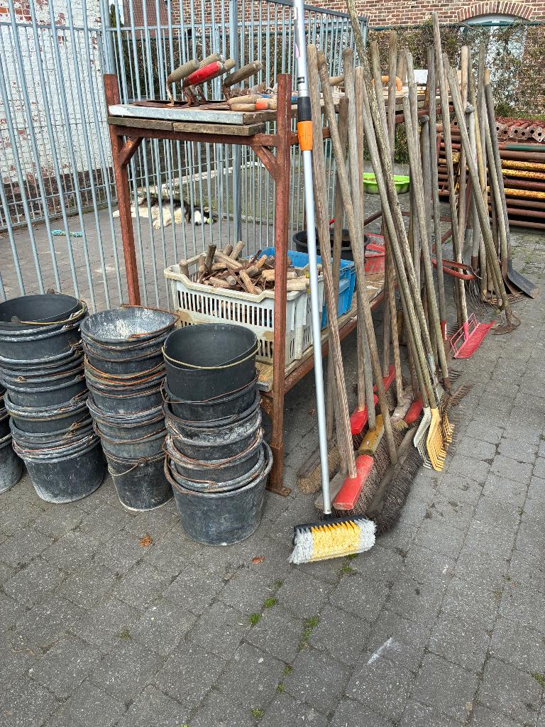 Groot lot Werkgrief: schragen, spades, enz…, Ophalen, Gebruikt