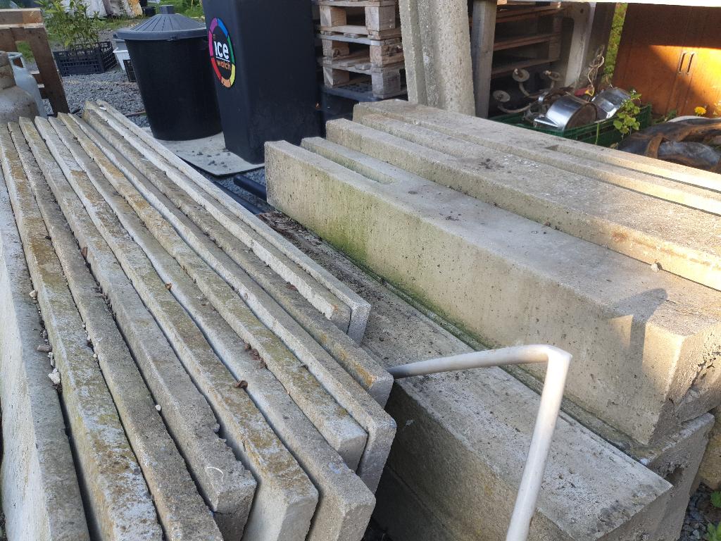 Gratis: 9 betonpalen (1m) en 9 betonnen platen (2m), Enlèvement, Utilisé, Moins de 180 cm, Poteaux